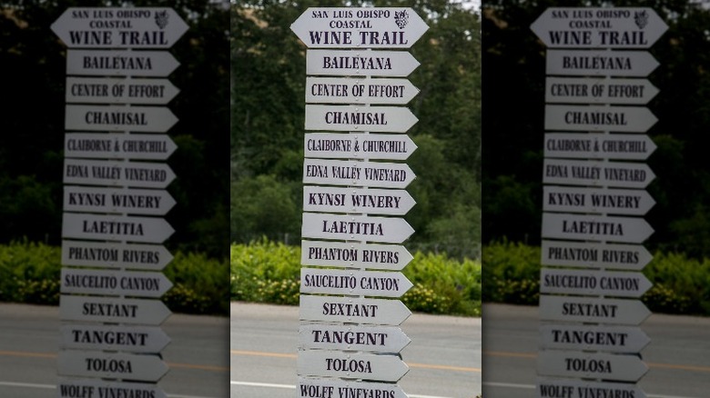 wine trail sign