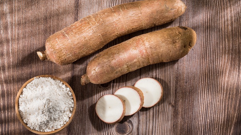 Yuca roots and yuca flour 