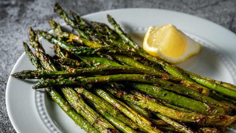 Grilled asparagus on plate