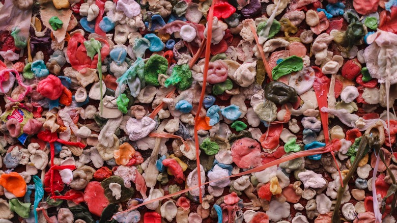 Wall covered in chewing gum