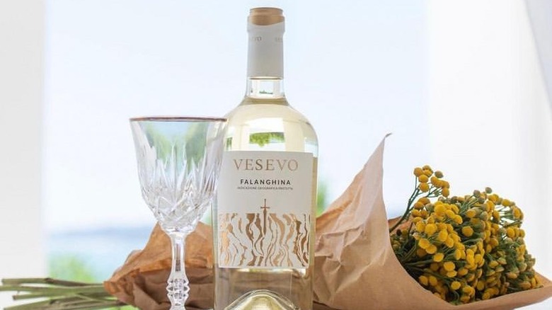 Vesevo wine, glass, flowers