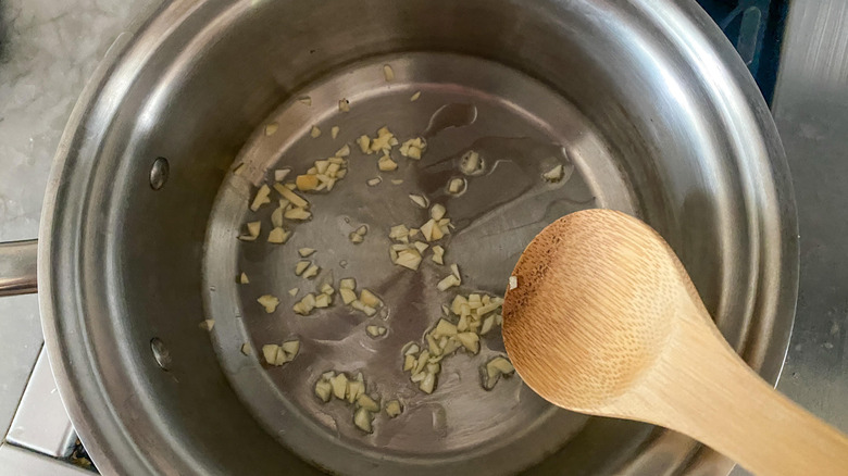 garlic and olive oil in pot 