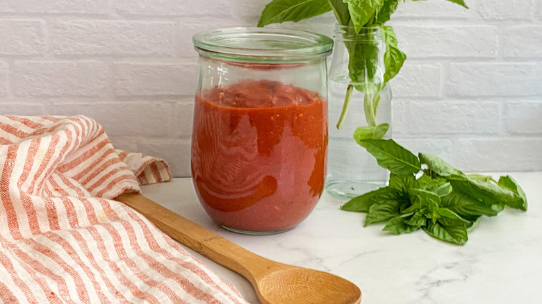 pizza sauce in jar