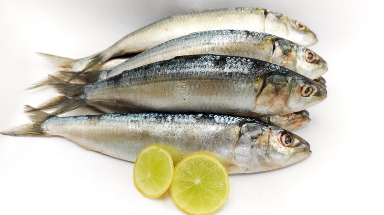 Indian oil sardine with lemon