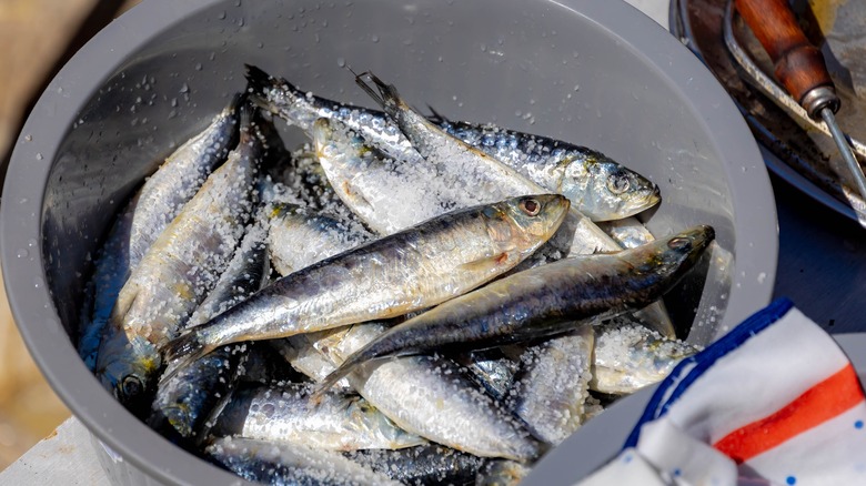 Fresh sardines in a bowl