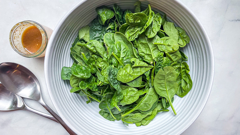 spinach leaves with dressing