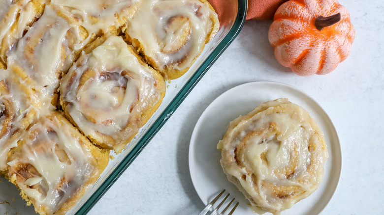 frosted pumpkin cinnamon roll