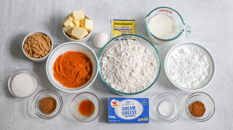 pumpkin cinnamon roll ingredients