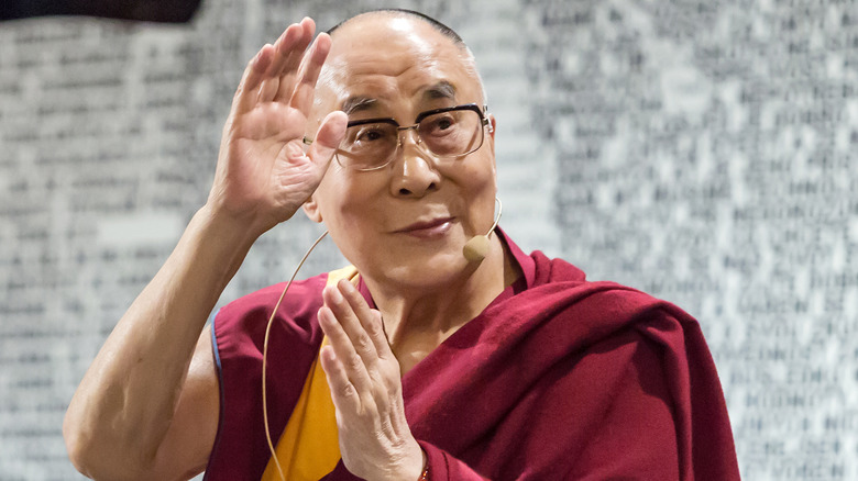 Dalai Lama waving 