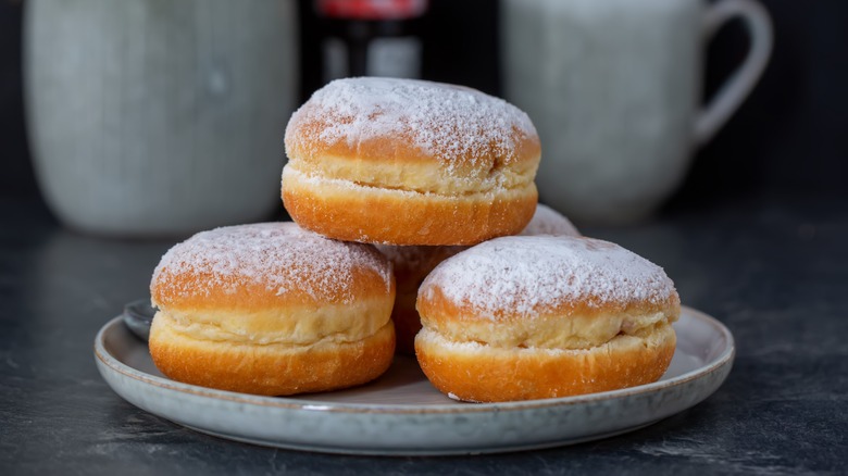 Berliner pfannkuchen donuts on a plate