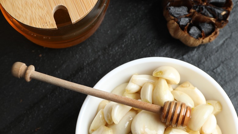 ingredients for fermented garlic honey