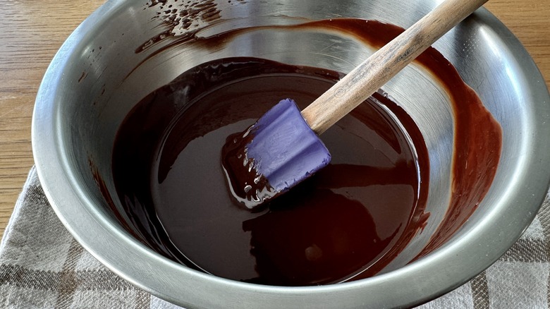 Melted chocolate in bowl