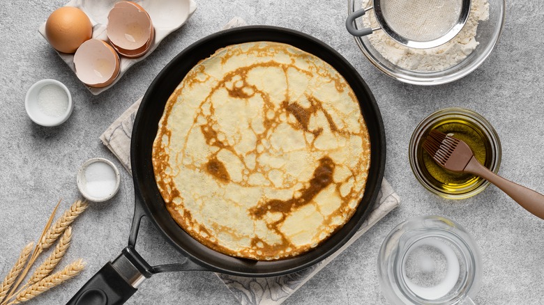 A crêpe in a pan