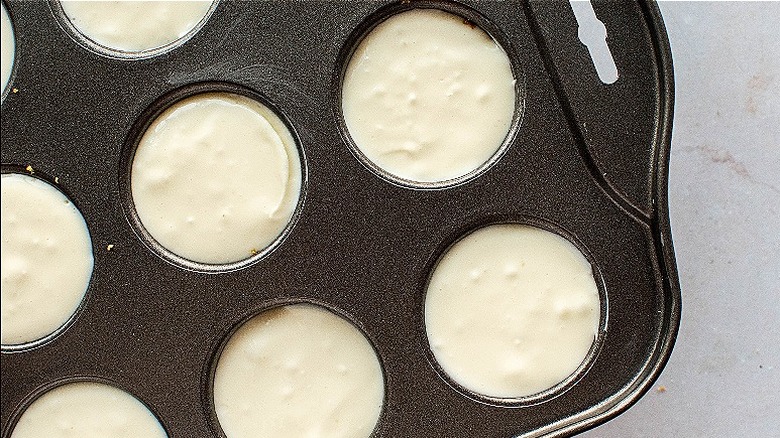 cheesecake filling in pan