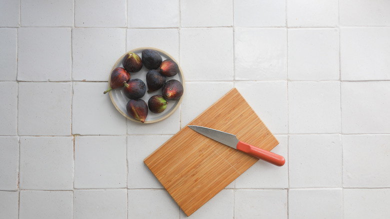 Cutting board with figs