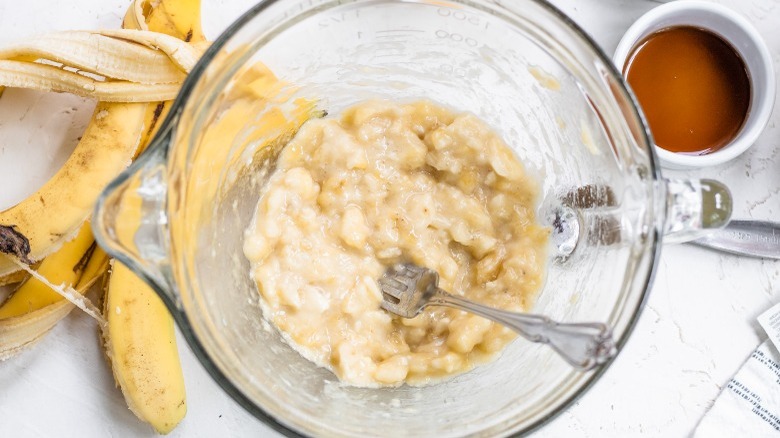 mashed bananas in bowl