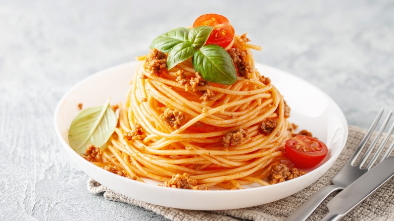 Al dente pasta with basil, meat, and tomato