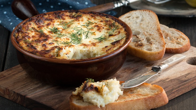 brandade de morue in a pot with bread