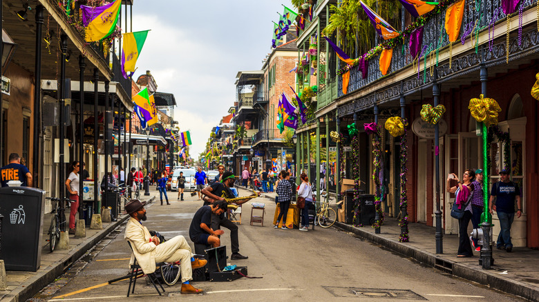 Street performers in the French Quarter