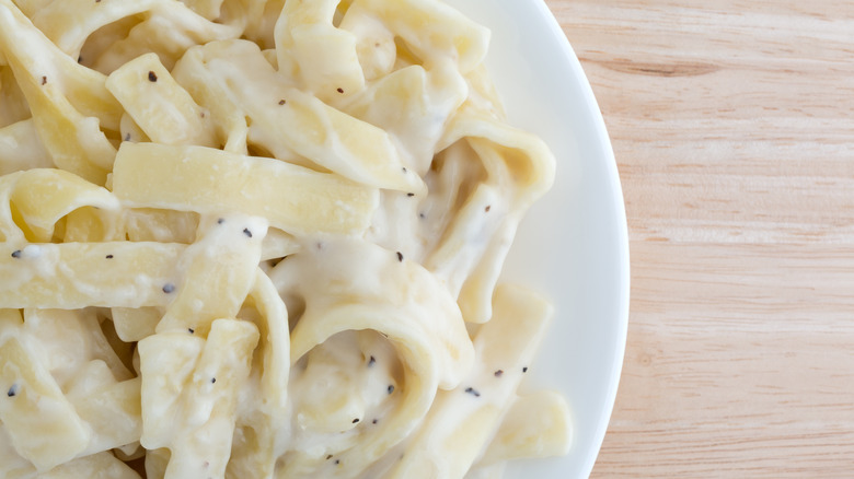 Fettuccini alfredo on plate