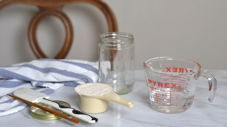 flour and water in cups