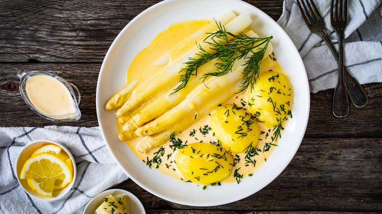 asparagus with hollandaise sauce