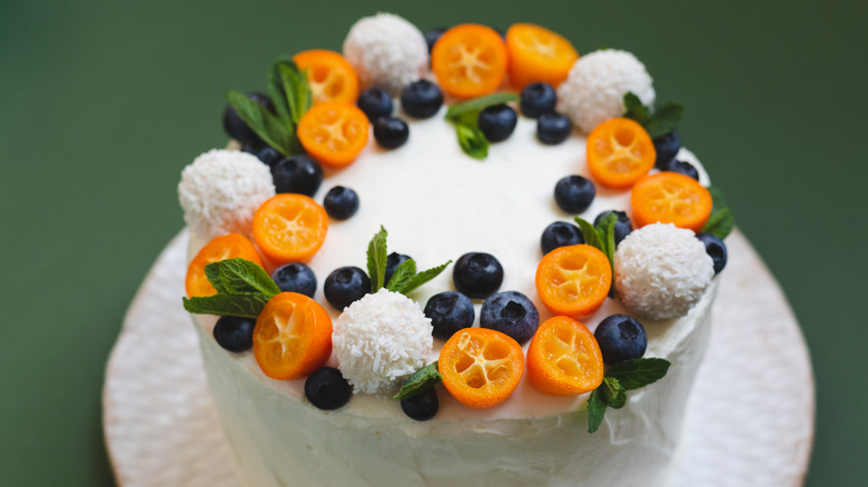 Cake with berries and kumquats