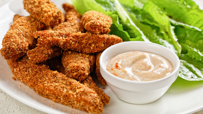Chicken tenders with dipping sauce