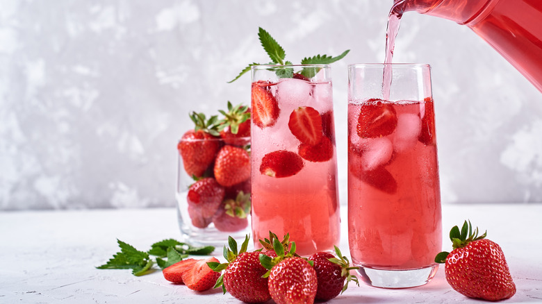 Cocktails with frozen strawberries 