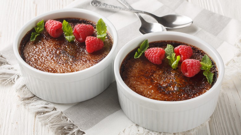 two cups of Mocha crème brûlée