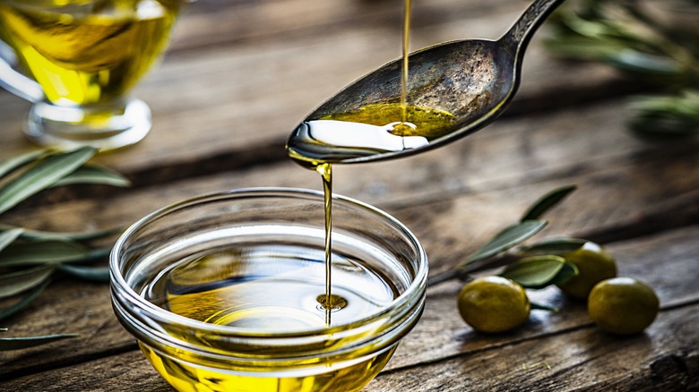 olive oil in a glass bowl