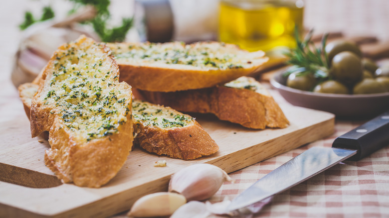 baked garlic bread 