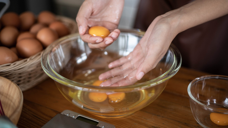 separating eggs