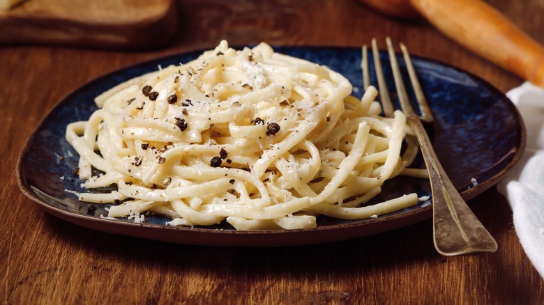 A plate of cacio e pepe noodles