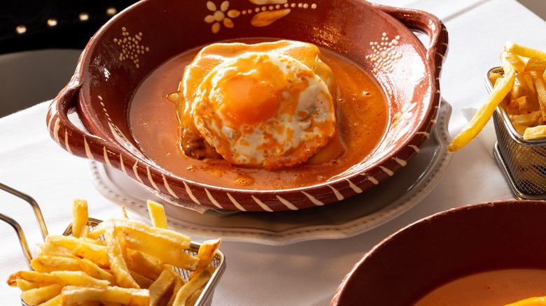 Francesinha served in traditional dish