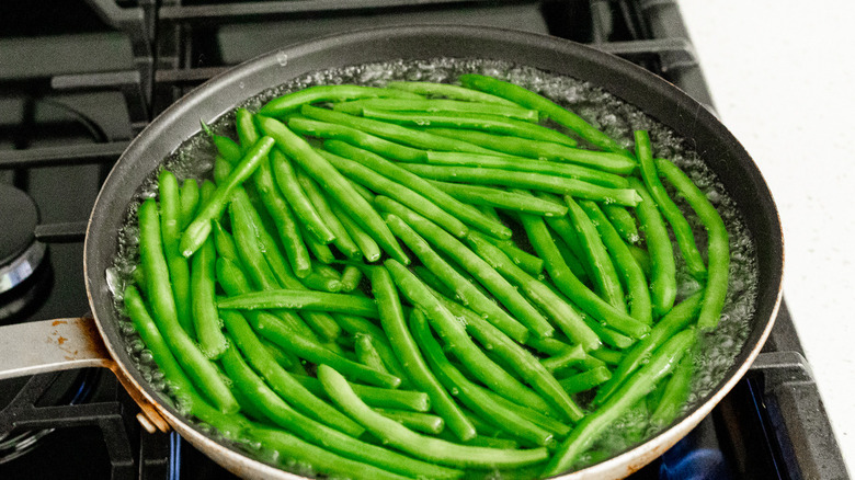 fresh green bean almondine