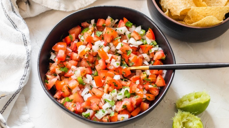 bowl of pico de gallo with chips