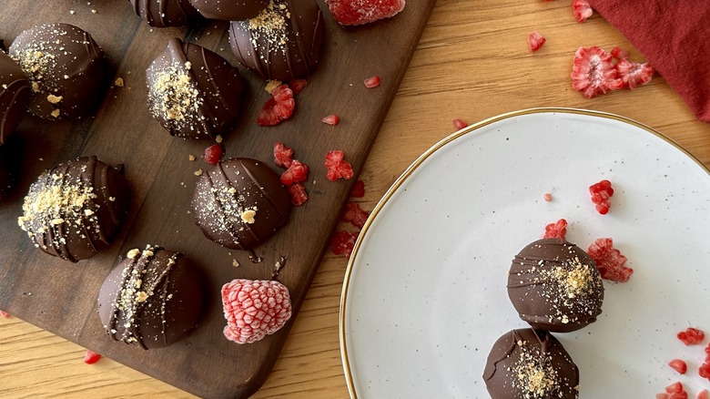 raspberry cheesecake truffles 