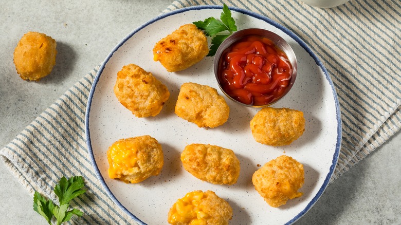 Mac and cheese bites with dip