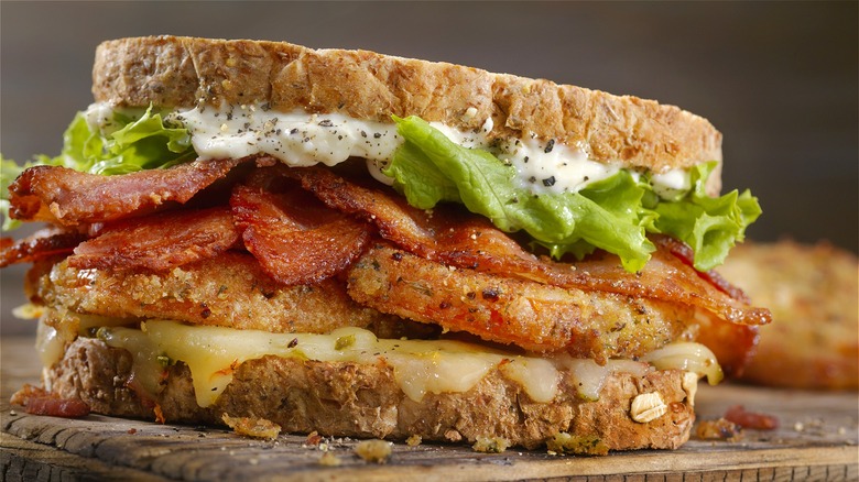 BLT with fried tomatoes