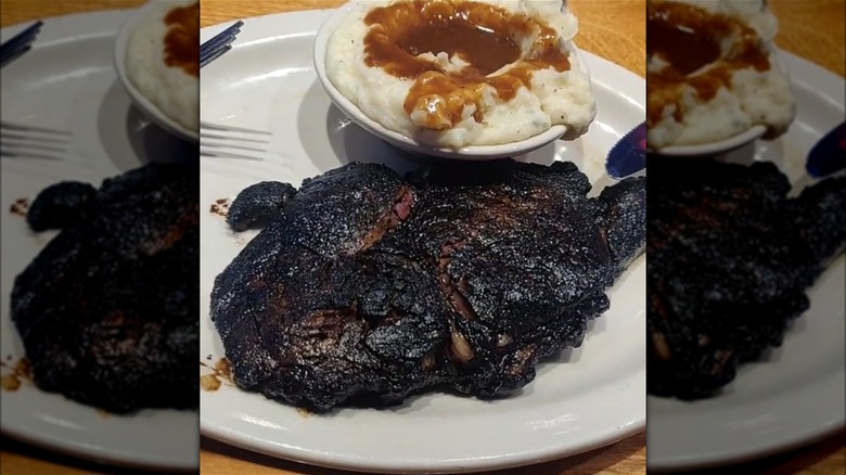 Pittsburgh-style steak at Texas Roadhouse