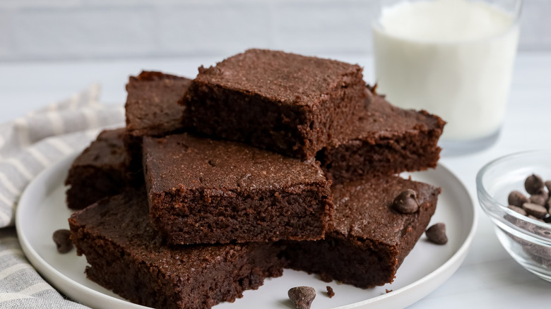 fudgy keto brownies on a plate