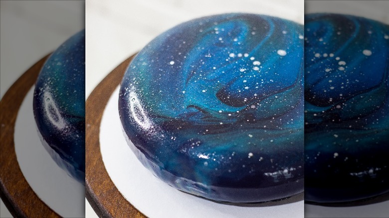 Galaxy Cakes Are The Out-Of-This-World Dessert Your Next Dinner Party Needs