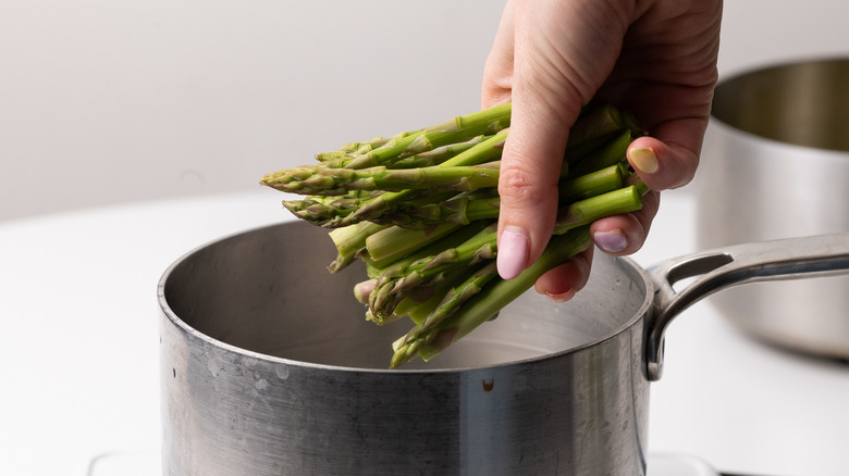 Blanching asparagus tips