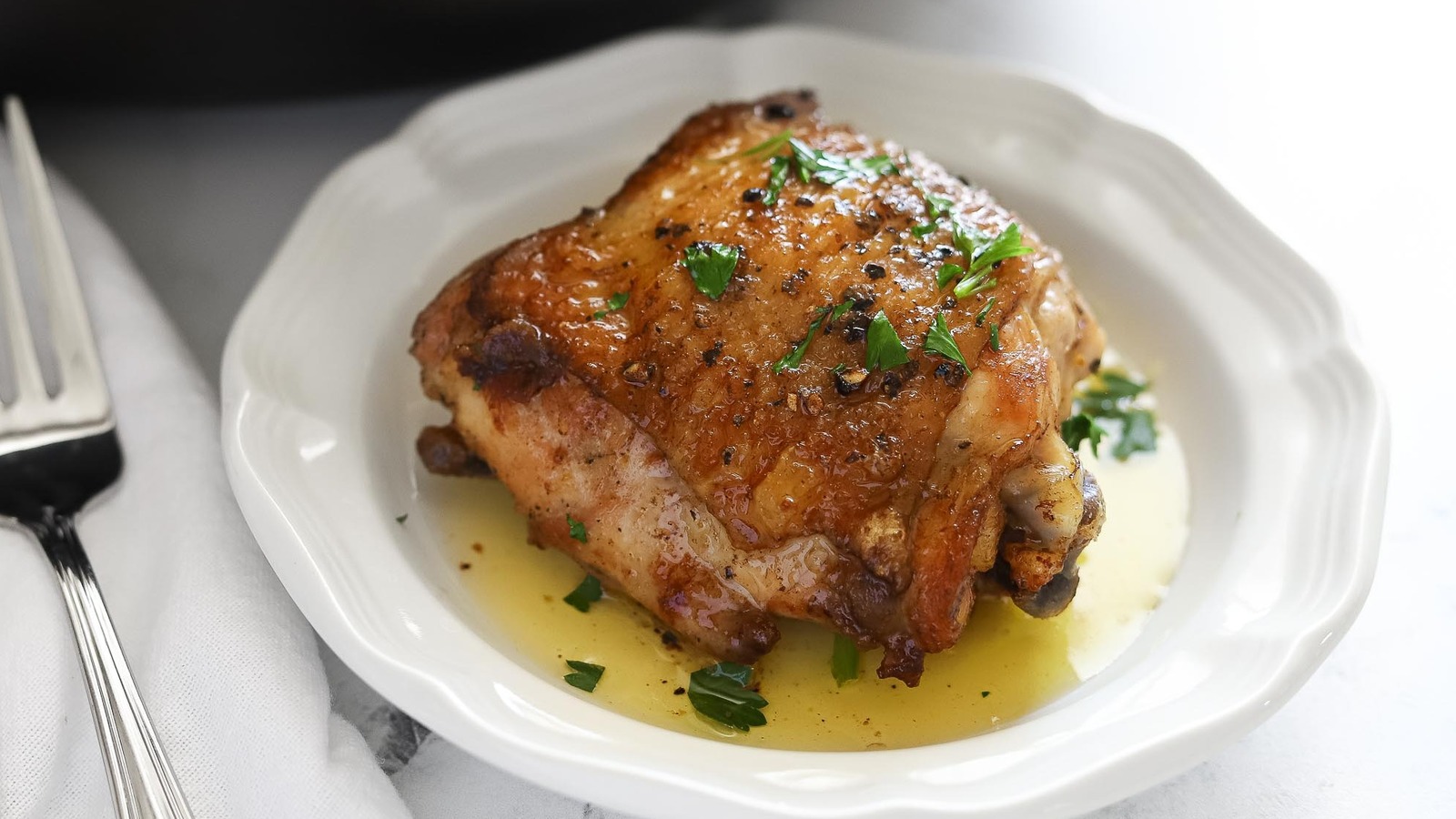 https://www.tastingtable.com/img/gallery/garlic-butter-chicken-thighs-recipe/l-intro-1649191836.jpg