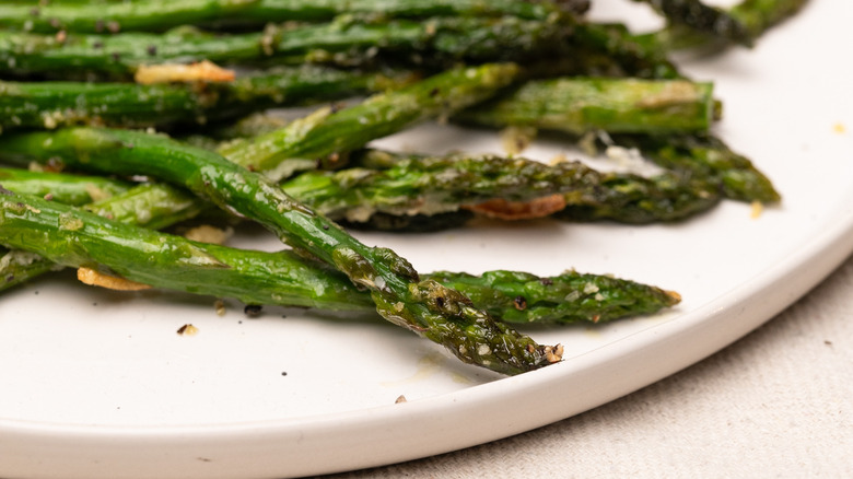 garlic parmesan roasted asparagus