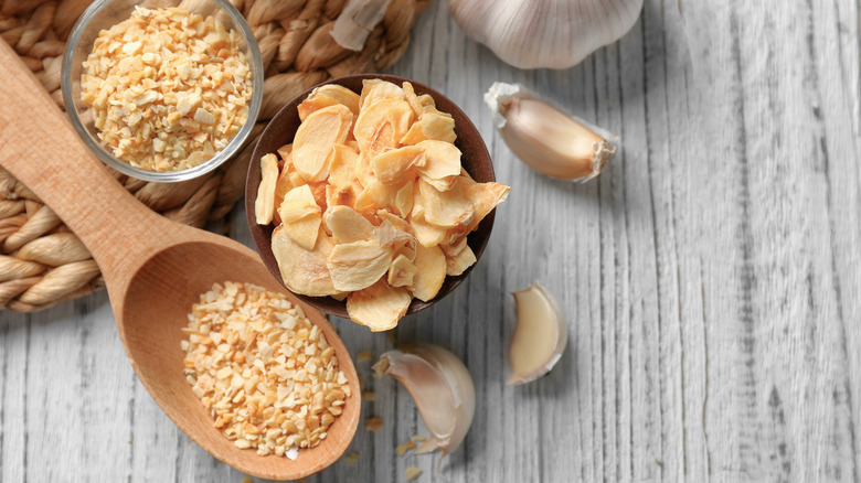  granulated and dried garlic in spoon and bowls