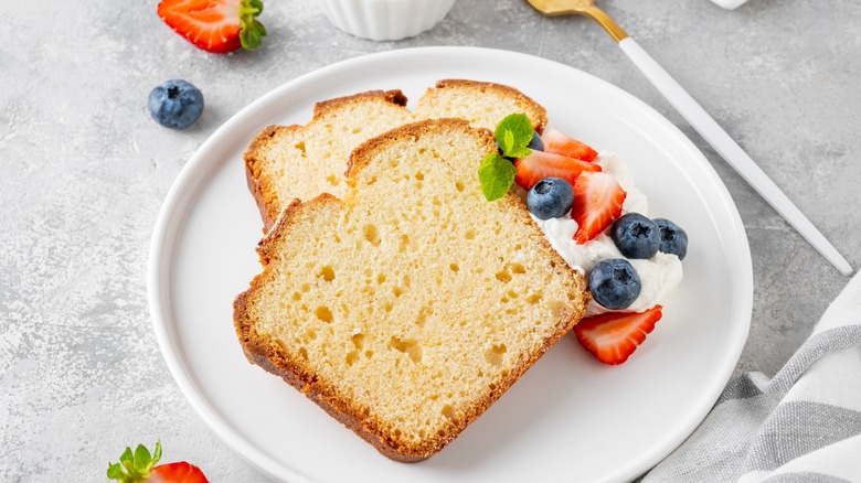 pound cake, whipped cream, berries