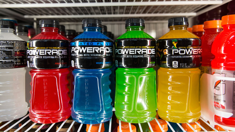 gatorade-vs-powerade-is-there-a-nutritional-difference