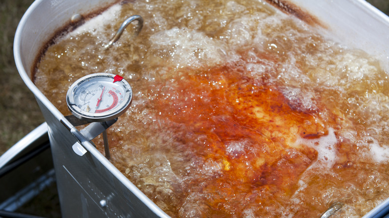 close up image of turkey frying